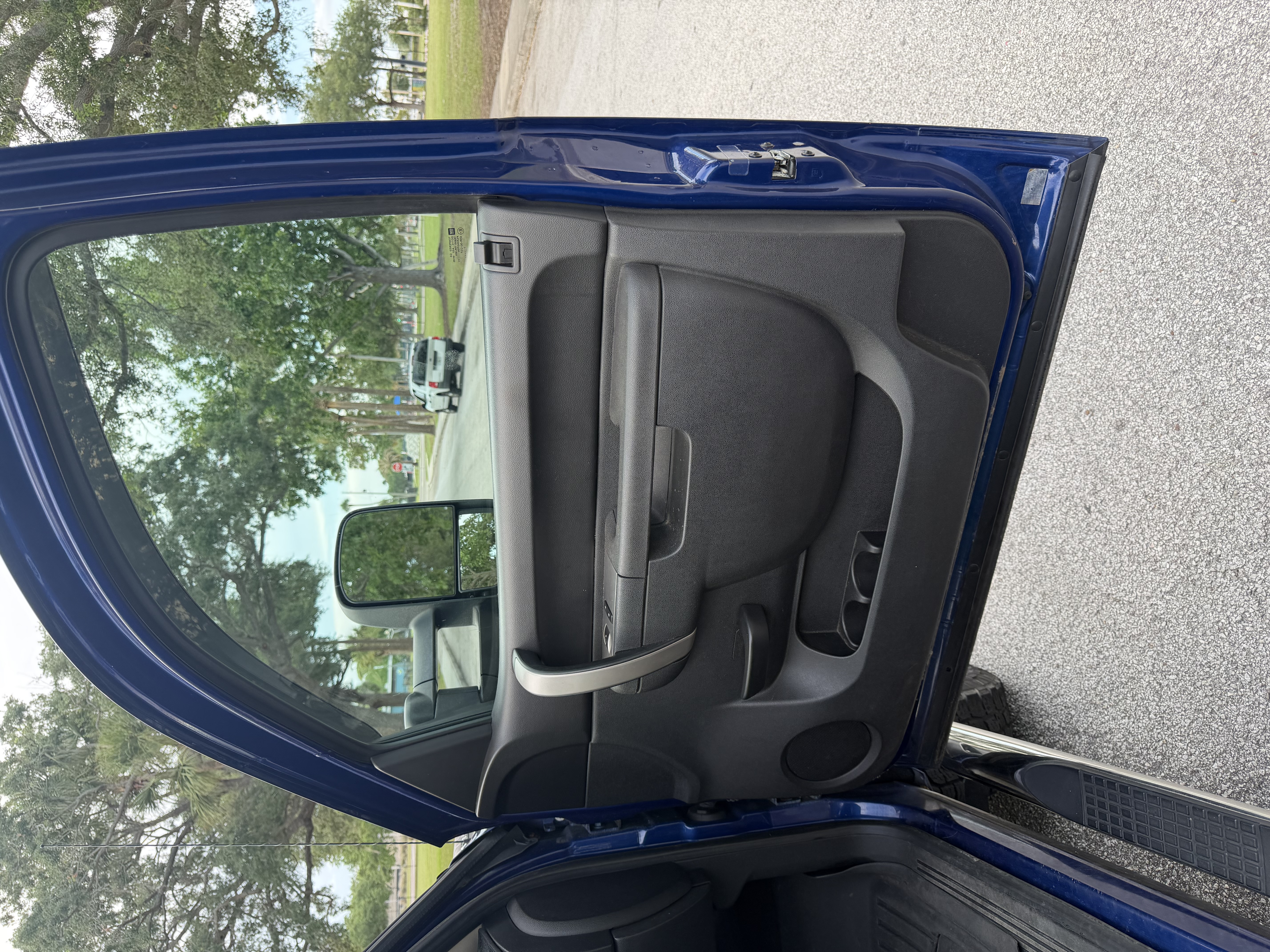 Used 2013 Chevrolet Silverado 2500 LT w/ Interior Plus Package AWD/4WD image 9