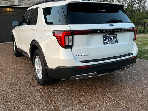 Used 2025 Ford Explorer Active w/ Active Comfort Package image 4