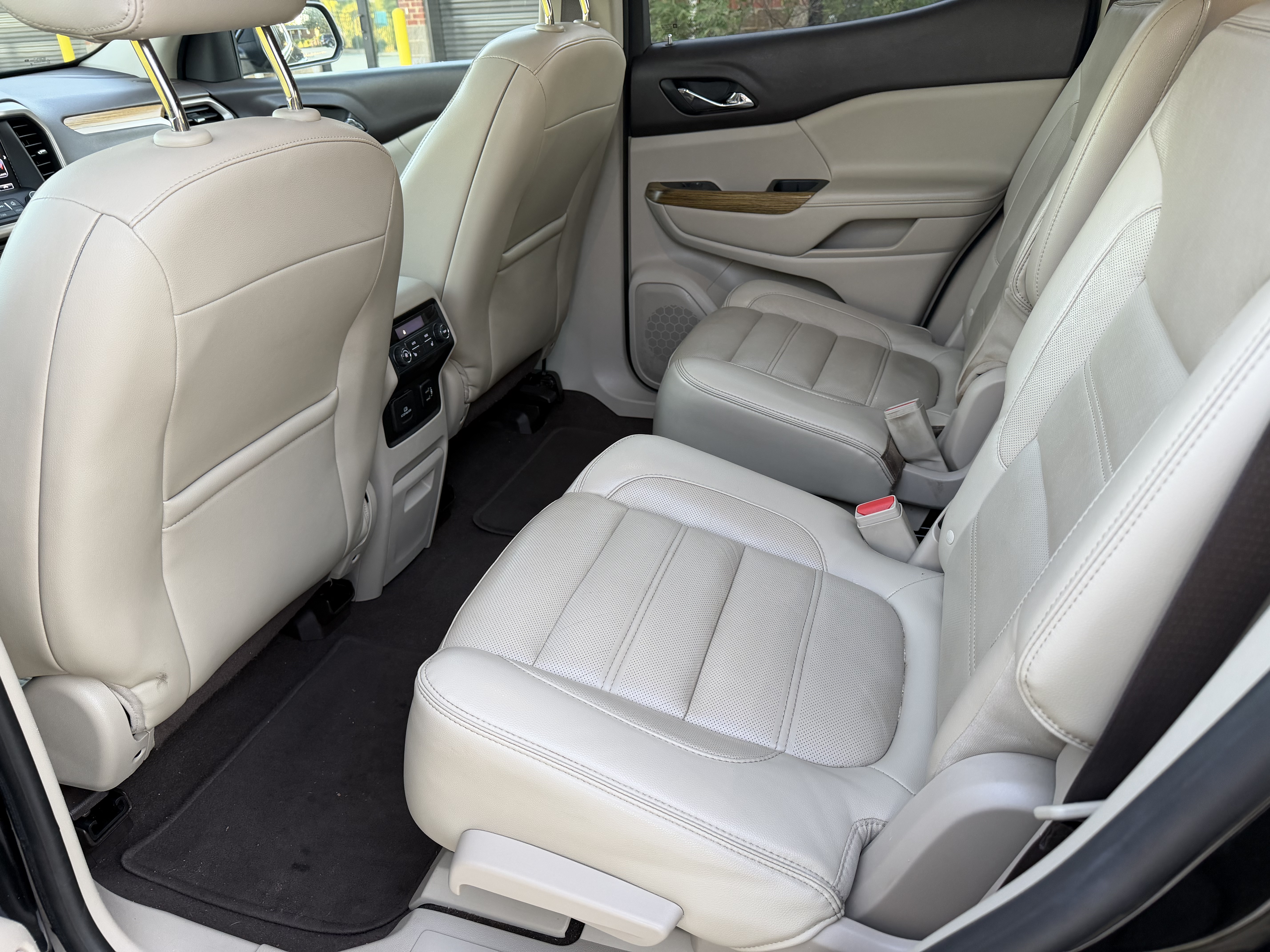 Used 2017 GMC Acadia Denali w/ Technology Package FWD image 17