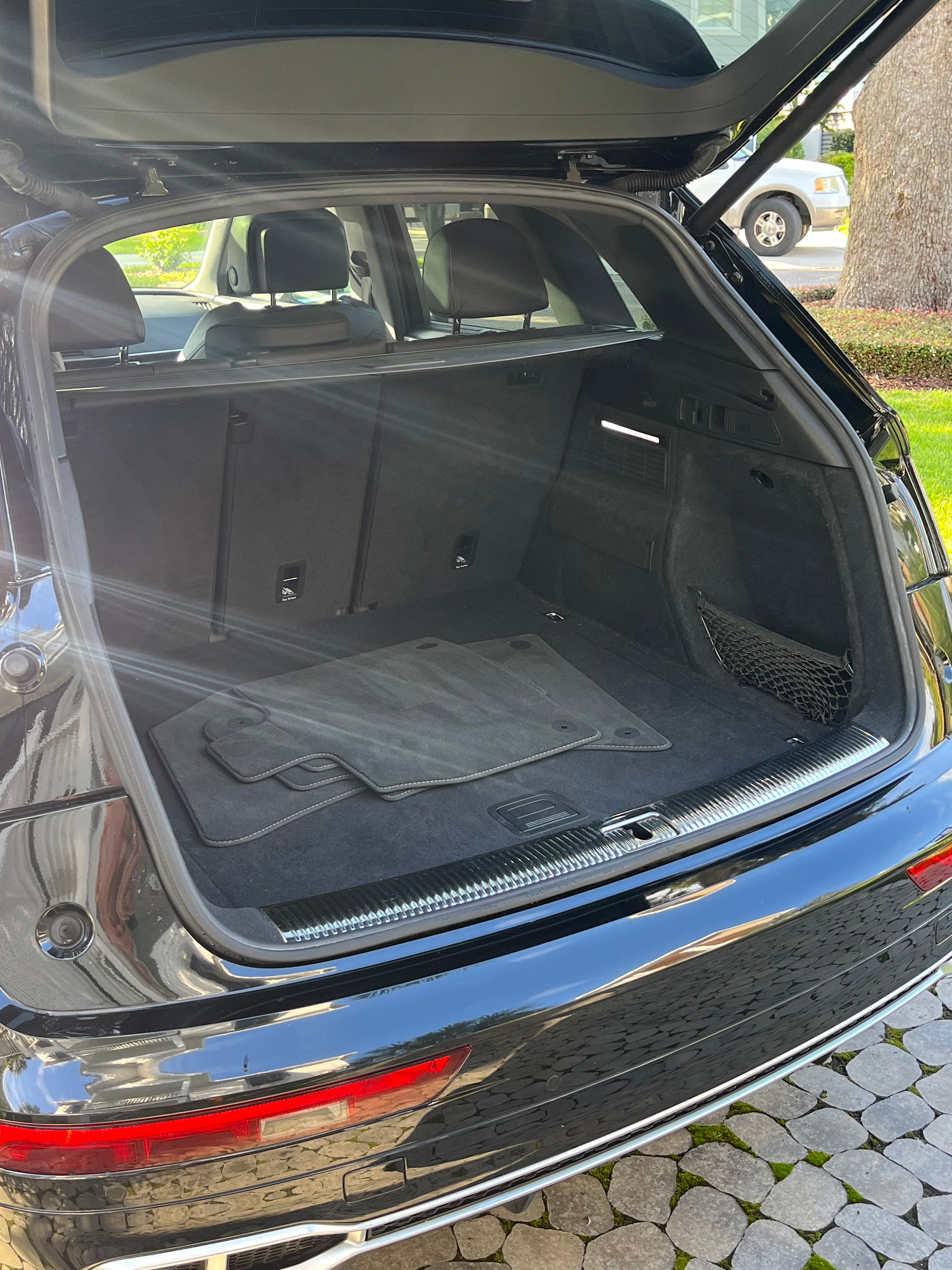 Used 2018 Audi SQ5 Premium Plus w/ S Sport Package AWD/4WD image 8
