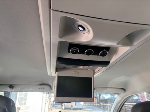 Used 2013 Volkswagen Routan SE image 9