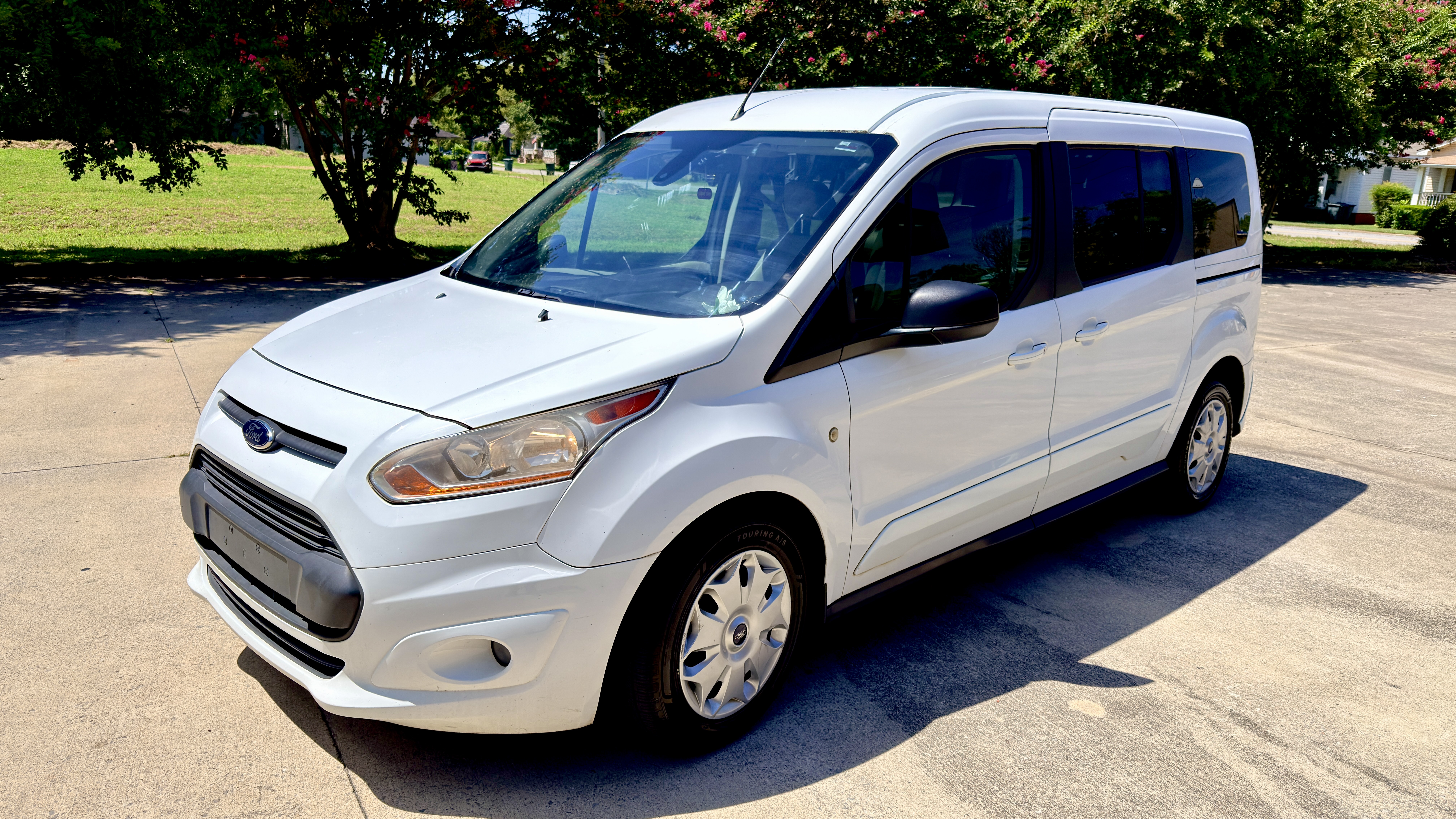 Used 2016 Ford Transit Connect XLT FWD image 2