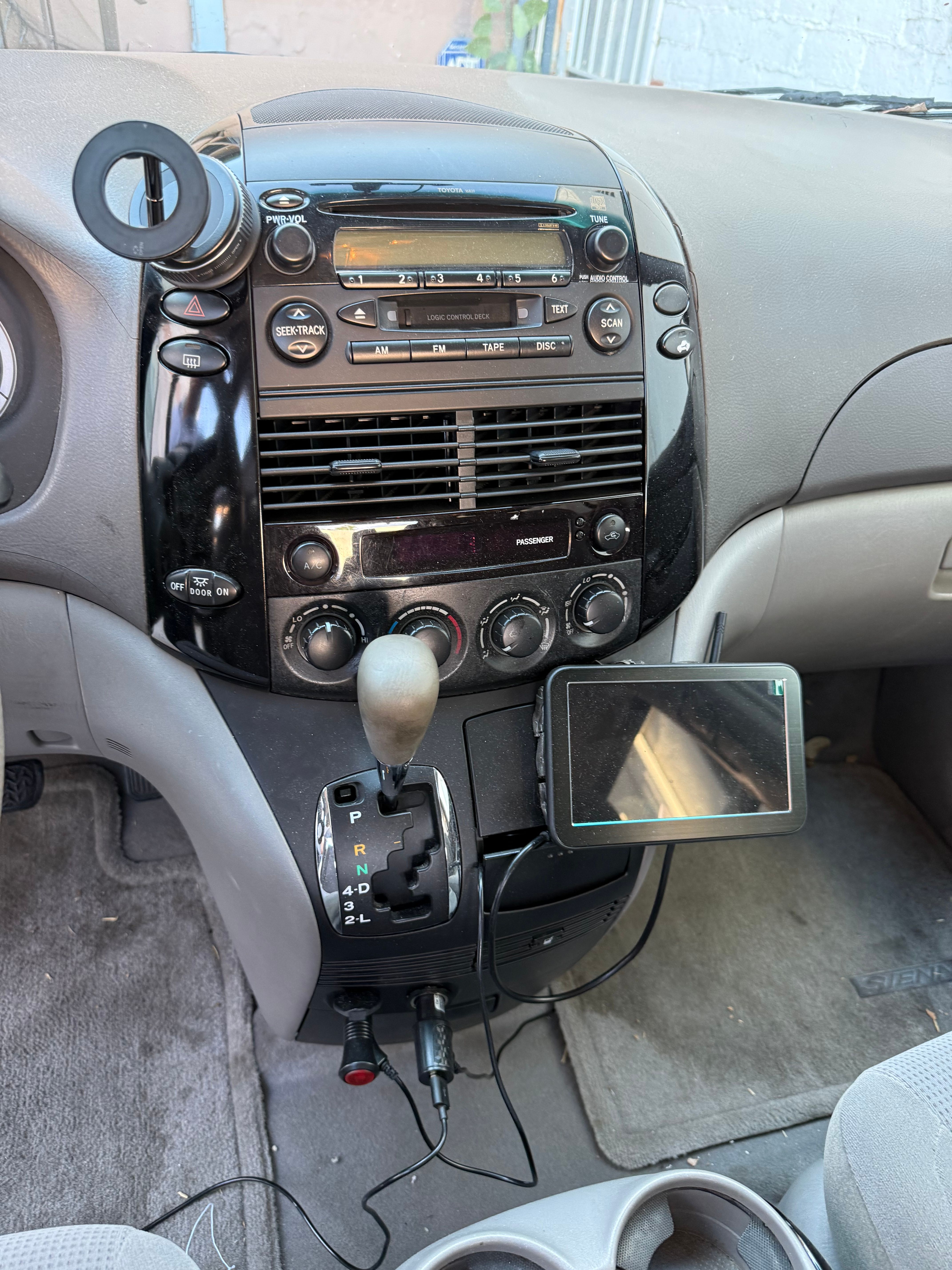 Used 2004 Toyota Sienna LE FWD image 15