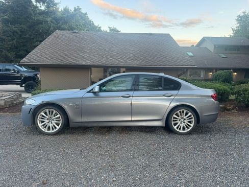 Used 2011 BMW 550i xDrive Sedan AWD/4WD image 4