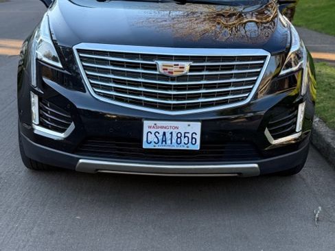 Used 2017 Cadillac XT5 Platinum image 2