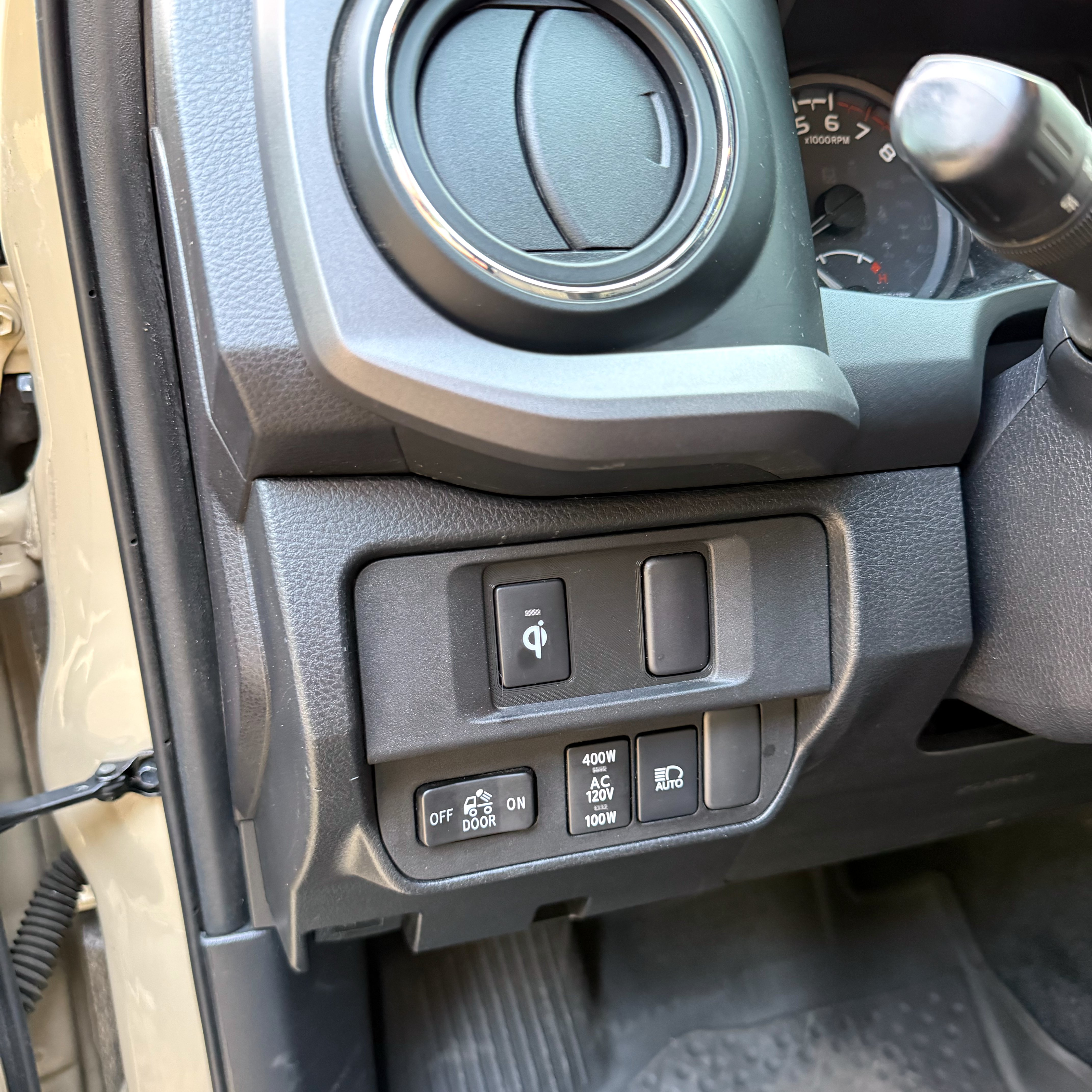 Used 2018 Toyota Tacoma TRD Off-Road w/ Technology Package RWD image 20