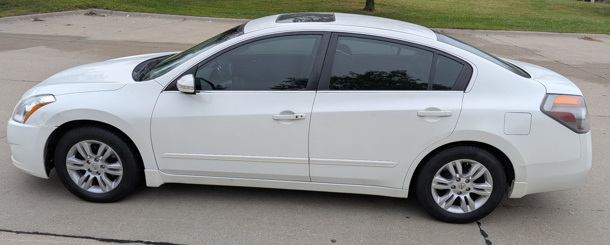 Used 2012 Nissan Altima 2.5 SL w/ 2.5SL Pkg FWD image 1