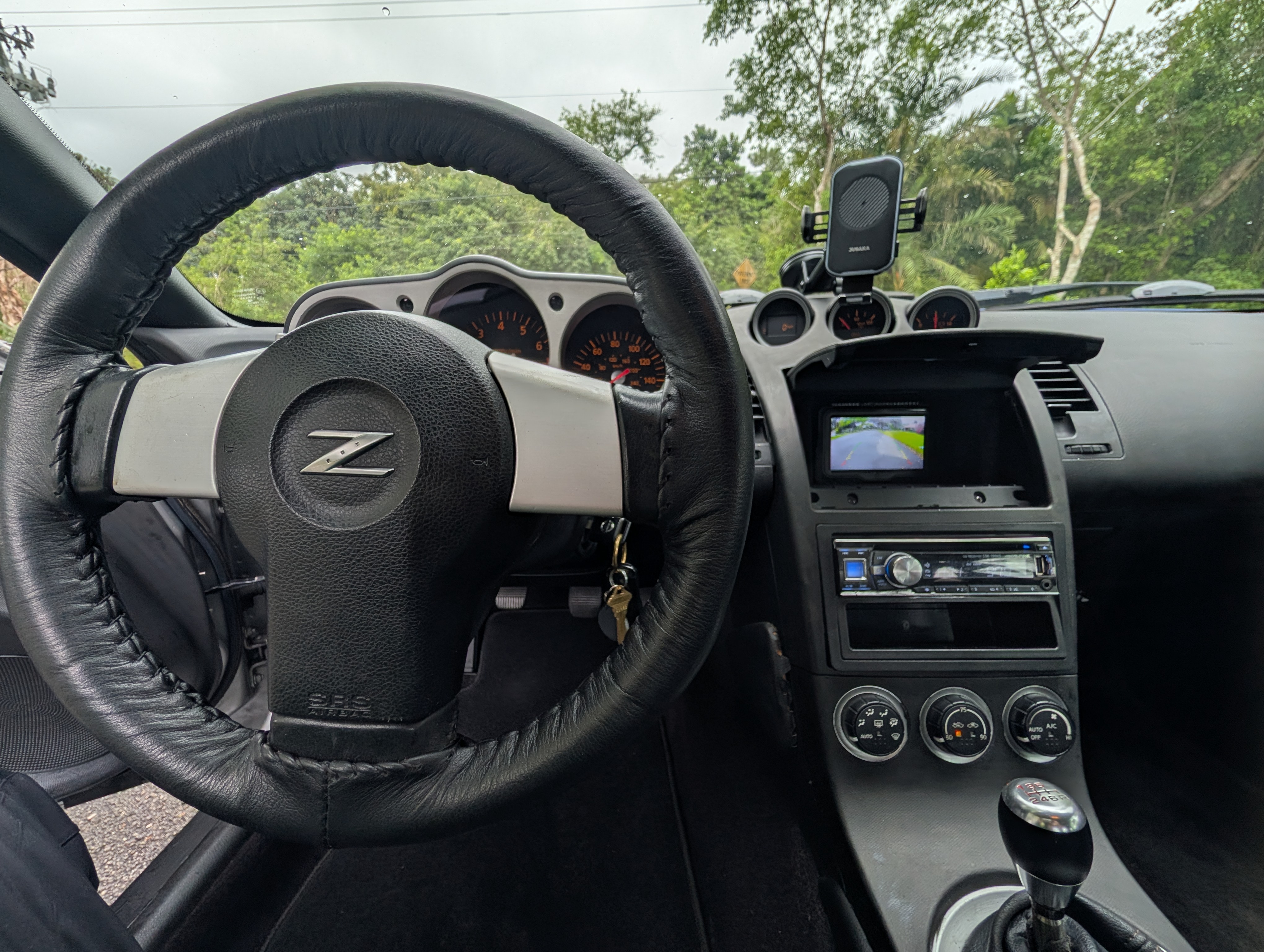 Used 2005 Nissan 350Z Coupe RWD image 2