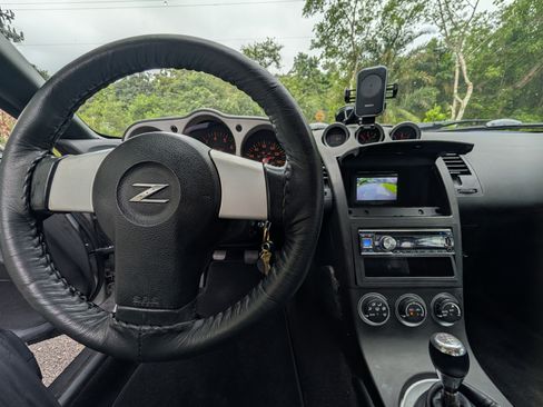 Used 2005 Nissan 350Z Touring image 2