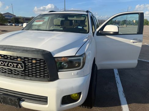 Used 2014 Toyota Sequoia SR5 RWD image 5