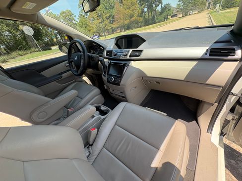 Used 2015 Honda Odyssey Touring image 11