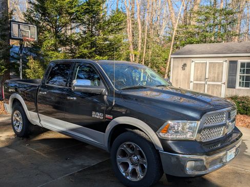 Used 2014 RAM 1500 Laramie w/ Convenience Group image 2