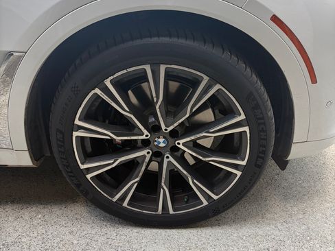 Used 2022 BMW X7 xDrive40i w/ Luxury Seating Package image 17