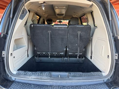 Used 2014 Chrysler Town & Country Touring image 19