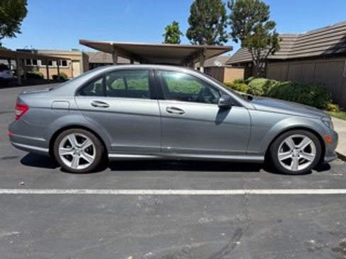 Used 2011 Mercedes-Benz C 300 Sedan image 10