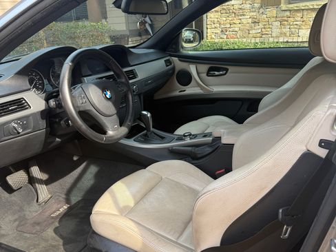 Used 2011 BMW 335i Convertible image 2