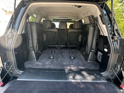 Used 2017 Lexus LX 570 4WD image 24