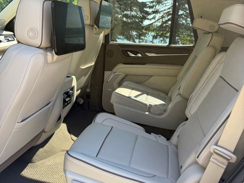 Used 2022 GMC Yukon Denali w/ Denali Ultimate Package AWD/4WD image 19