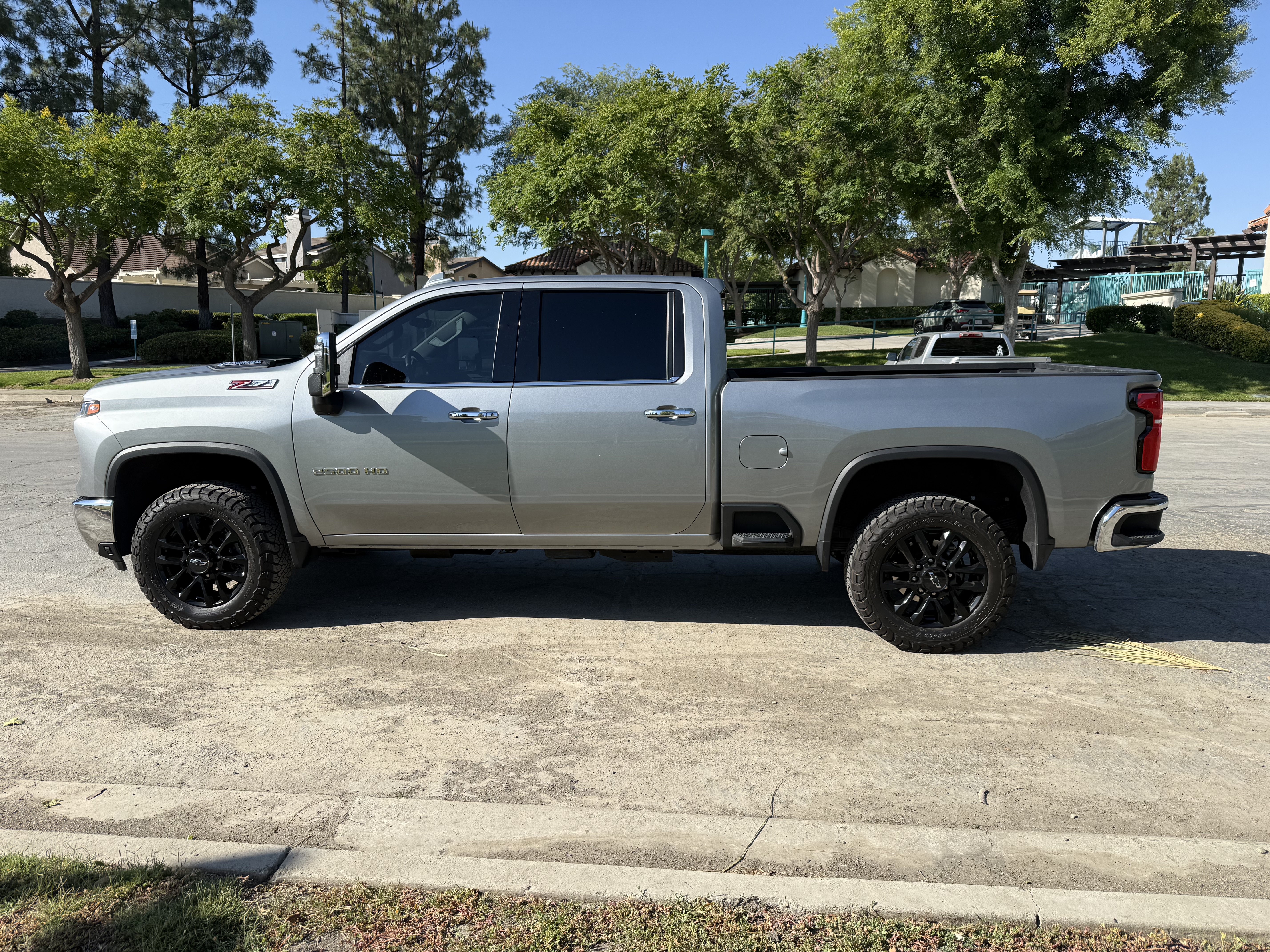 Used 2025 Chevrolet Silverado 2500 LTZ w/ LTZ Plus Package AWD/4WD image 9