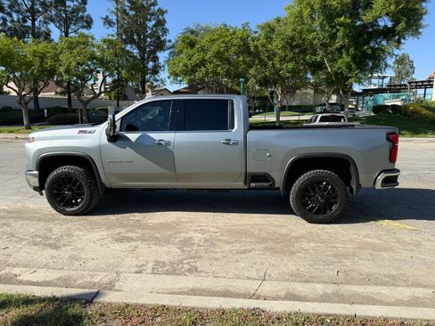 Used 2025 Chevrolet Silverado 2500 LTZ w/ LTZ Plus Package AWD/4WD image 9