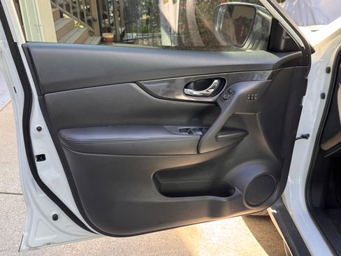 Used 2019 Nissan Rogue SV w/ Premium Package FWD image 10
