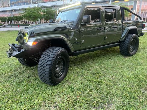 Used 2023 Jeep Gladiator Sport AWD/4WD image 19