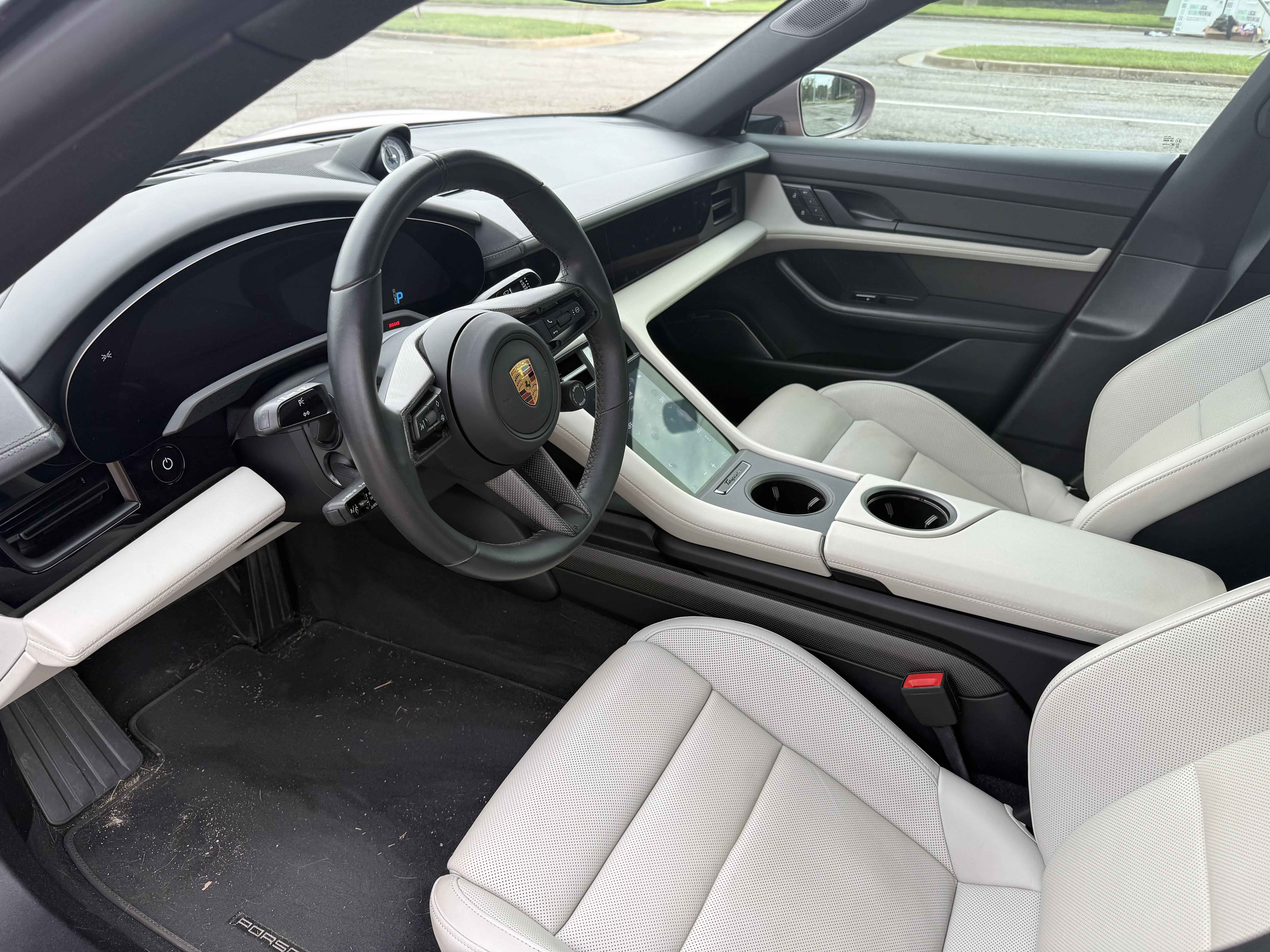 Used 2022 Porsche Taycan RWD image 11