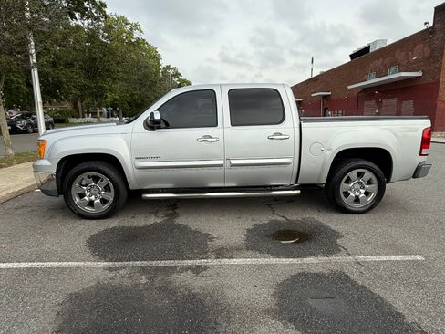Used 2010 GMC Sierra 1500 SLE w/ Regional Value Package image 2