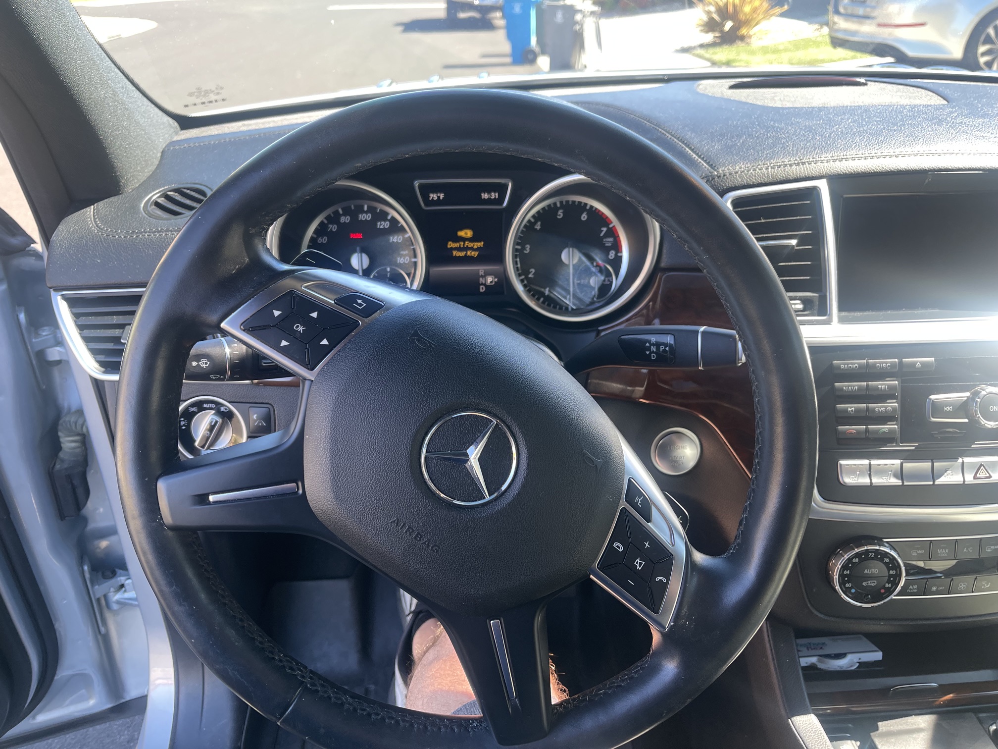 Used 2015 Mercedes-Benz GL 550 4MATIC image 8
