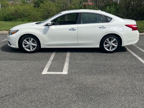 Used 2017 Nissan Altima 3.5 SL image 2