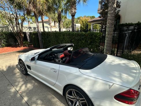 Used 2011 Mercedes-Benz SL 63 AMG image 2