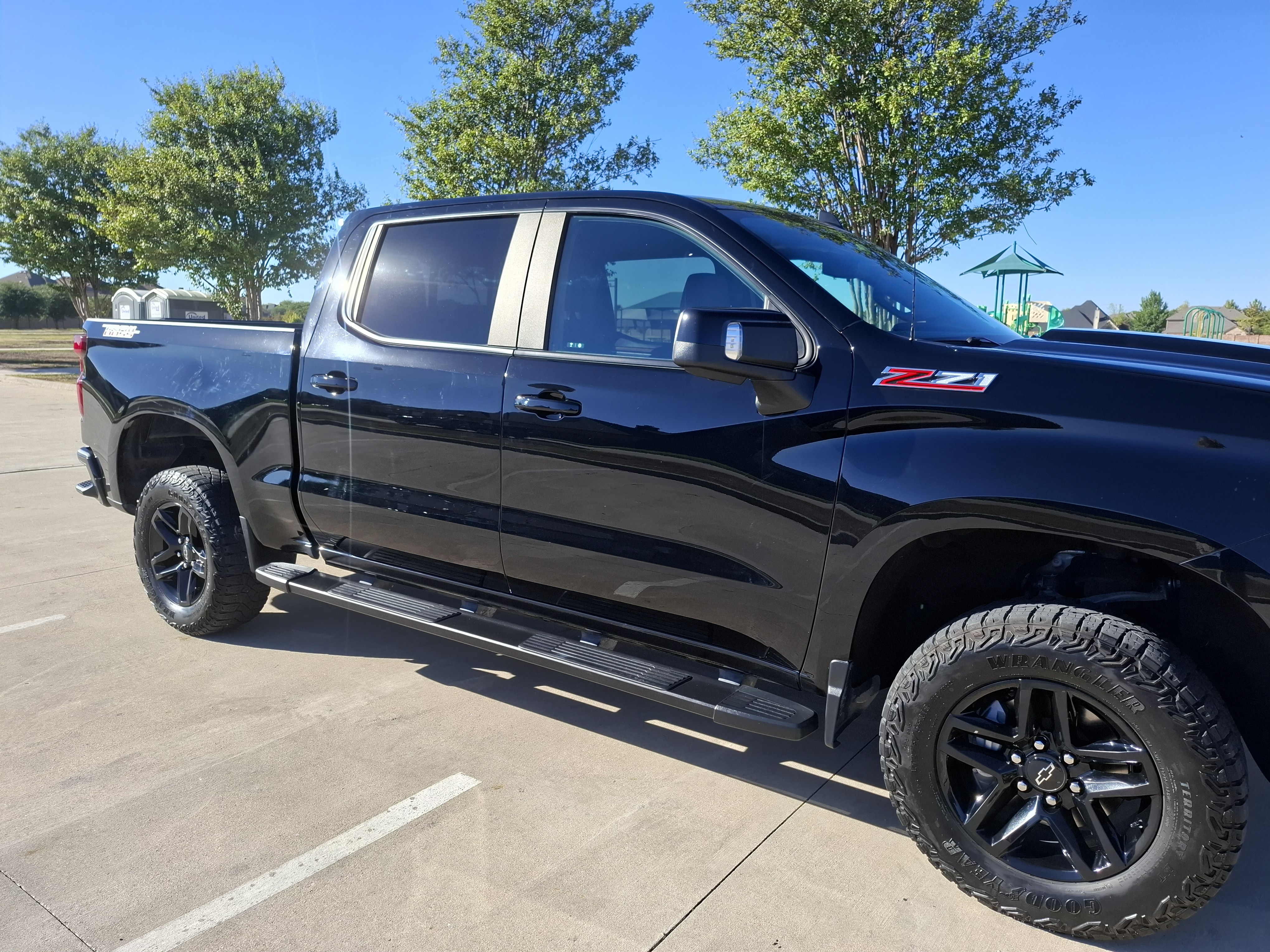 Used 2024 Chevrolet Silverado 1500 LT Trail Boss w/ Convenience Package II AWD/4WD image 4