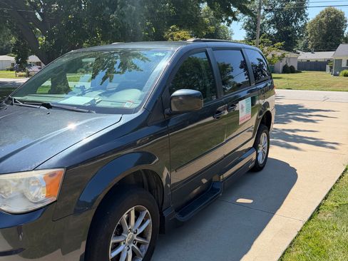 Used 2014 Dodge Grand Caravan SXT FWD image 9