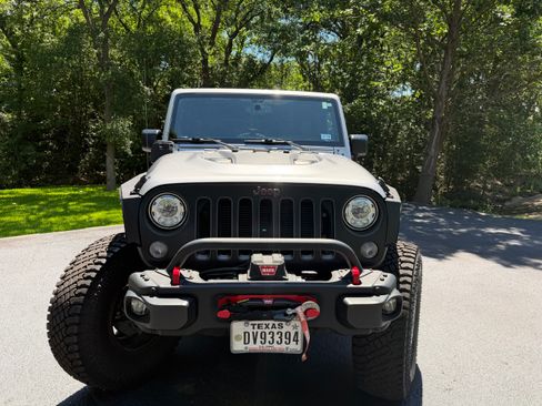 Used 2017 Jeep Wrangler Unlimited Rubicon AWD/4WD image 5