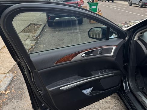 Used 2014 Lincoln MKZ Sedan 4D w/ Equipment Group 102A Reserve image 5