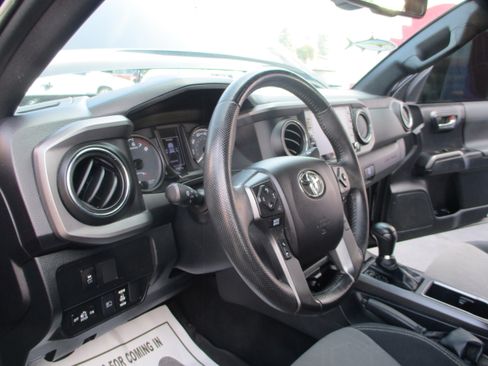 Used 2021 Toyota Tacoma TRD Off-Road w/ Technology Package image 25