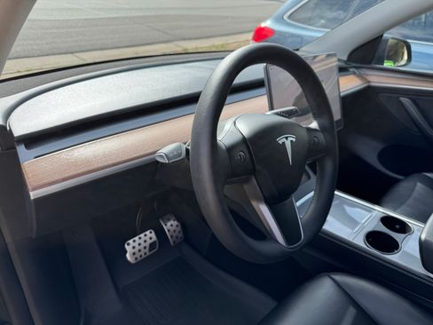 Used 2024 Tesla Model Y Long Range image 18