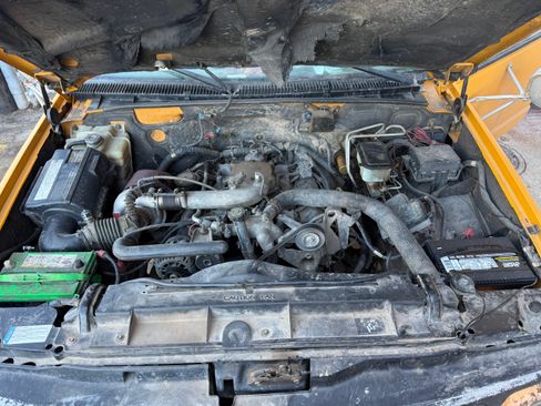 Used 2000 GMC Sierra 3500 2WD Regular Cab image 2