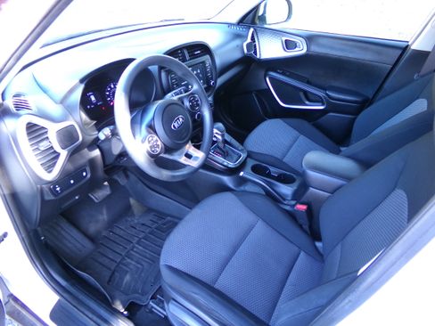 Used 2021 Kia Soul LX image 4