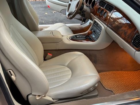 Used 1998 Jaguar XK8 Convertible image 18