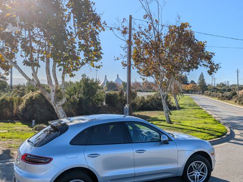 Used 2018 Porsche Macan Sport Edition image 14