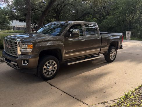 Used 2015 GMC Sierra 2500 Denali w/ Duramax Plus Package AWD/4WD image 6