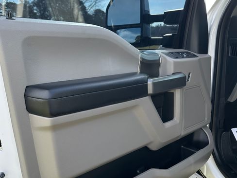 Used 2017 Ford F250 XLT w/ XLT Premium Package image 26