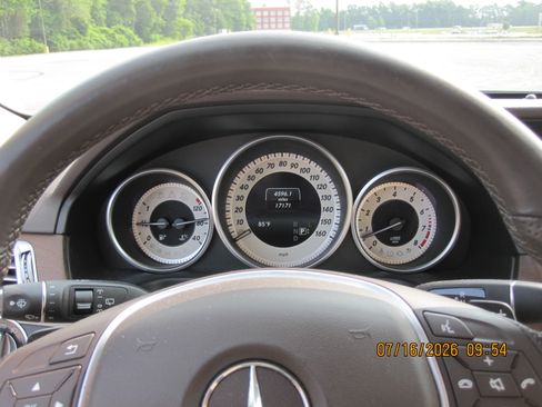 Used 2016 Mercedes-Benz E 350 4MATIC Wagon image 14