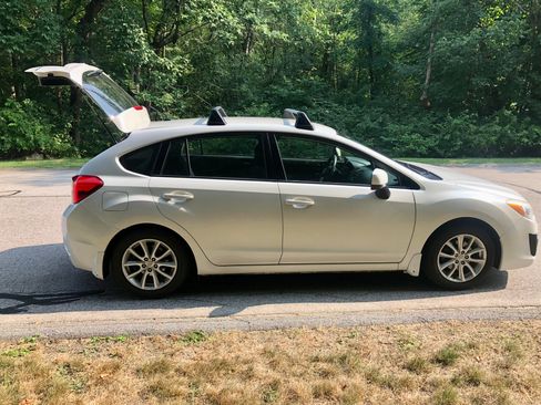 Used 2014 Subaru Impreza 2.0i Premium image 11