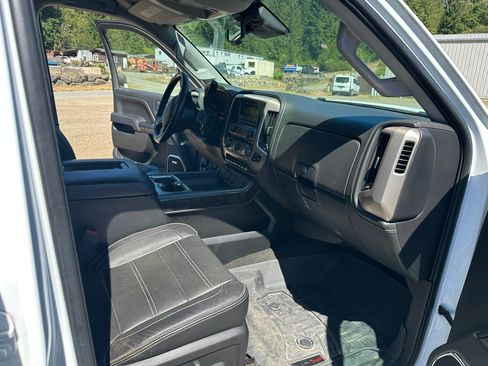 Used 2016 GMC Sierra 2500 Denali w/ Duramax Plus Package AWD/4WD image 11
