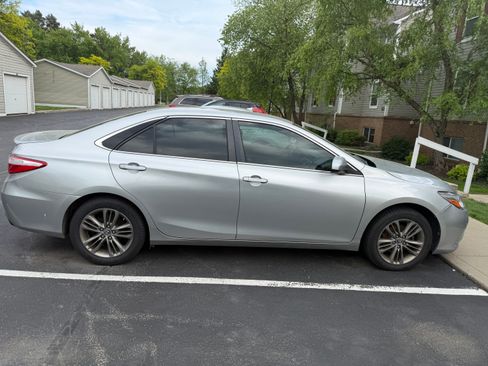 Used 2015 Toyota Camry SE FWD image 9