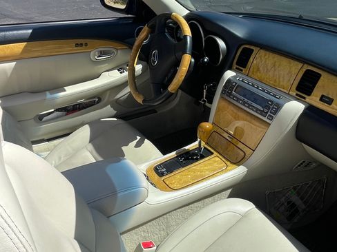 Used 2004 Lexus SC 430 Convertible image 13