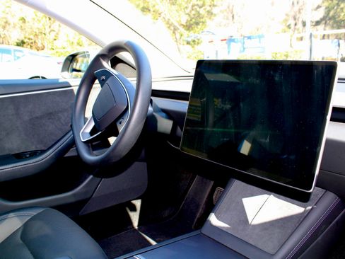 Used 2025 Tesla Model 3 Long Range image 17