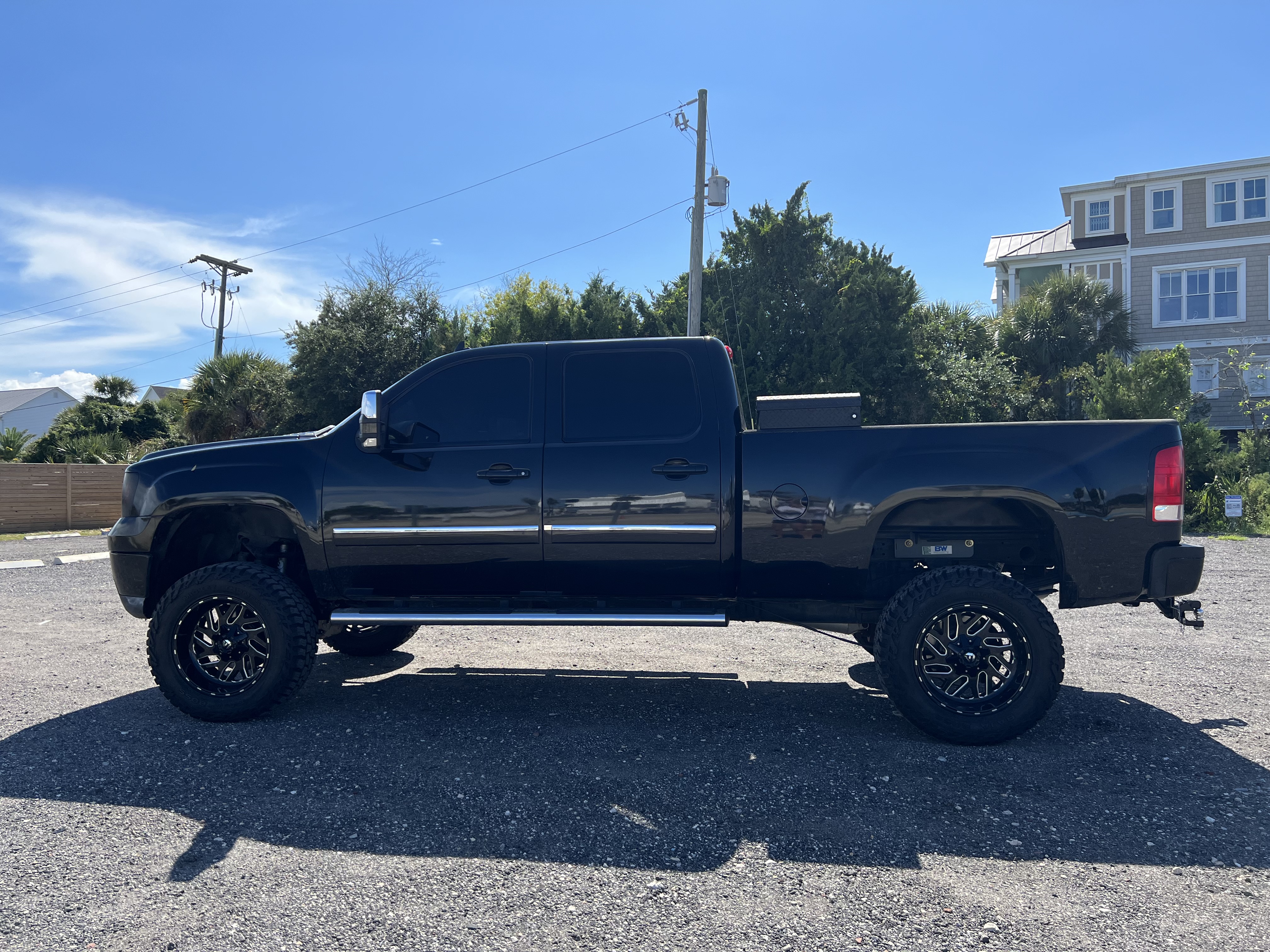 Used 2012 GMC Sierra 2500 Denali w/ Suspension Package, Off-Road AWD/4WD image 5